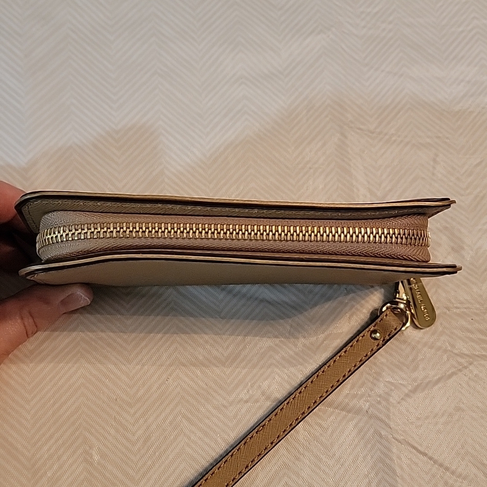 Michael Kors Tan Jet Set Wristlet Wallet - Picture 5 of 11